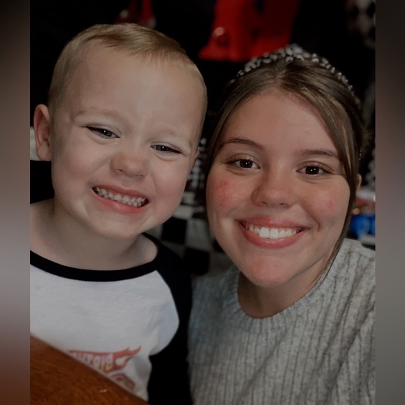 Meet your Posher, Mckenzie - Picture 4 of 6